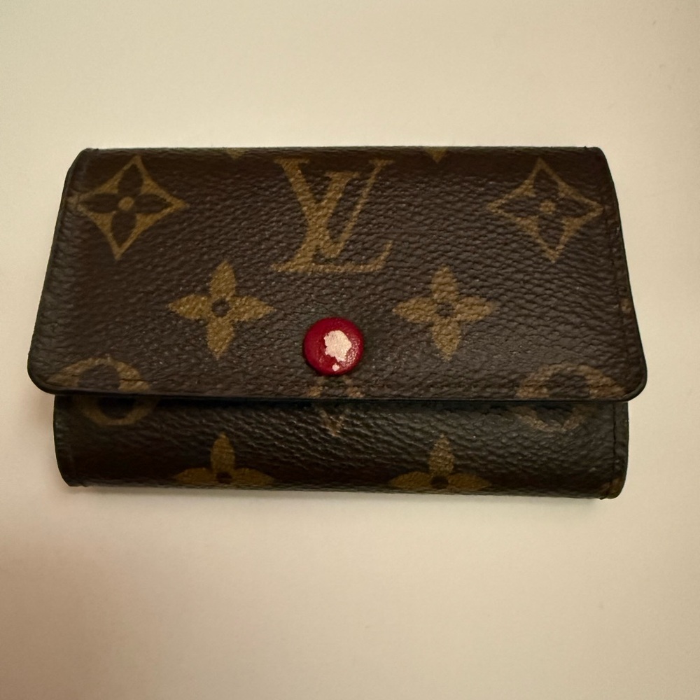 Louis Vuitton Monogram Key Holder - Picture 2 of 7